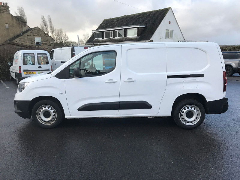 Vauxhall Combo 1.5L L2H1 2300 EDITION S/S Diesel Automatic Euro 6 (129 bhp) 6dr Automatic 2024