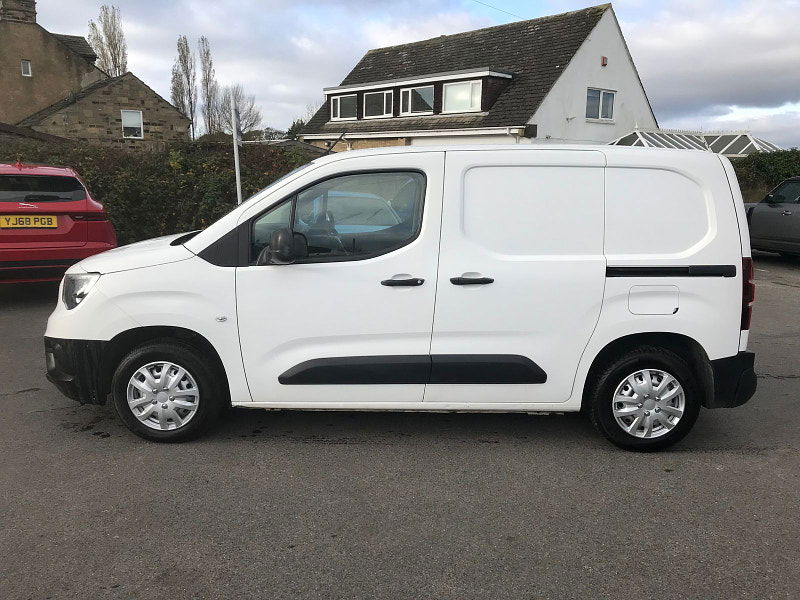 Vauxhall Combo 1.6L L1H1 2000 EDITION S/S Diesel Manual Euro 6 (101 bhp) 5dr Manual 2024