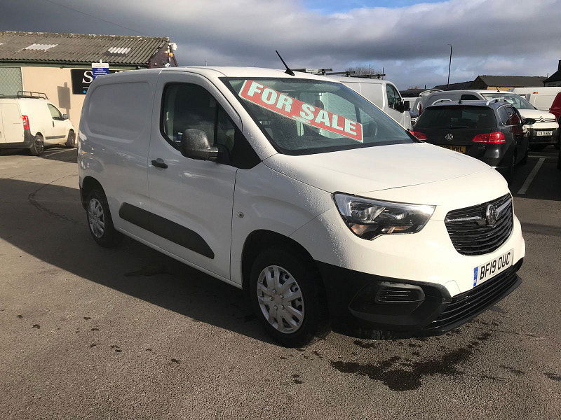 Vauxhall Combo 1.6L L1H1 2000 EDITION S/S Diesel Manual Euro 6 (101 bhp) 5dr Manual 2024