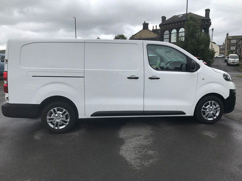 Vauxhall Vivaro 1.5L 2900 Dynamic S/S Diesel Manual Euro 6 (101 bhp) 5dr Manual 2024