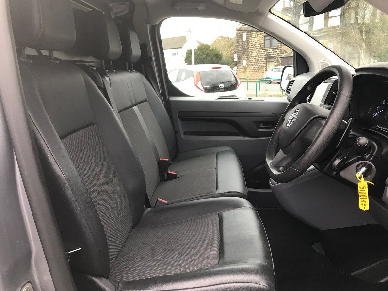 Vauxhall Vivaro 2.0 Turbo D 3100 Dynamic Panel Van 6dr Diesel Auto L2 H1 Euro 6 (s/s) (120 ps) 6dr Automatic 2026