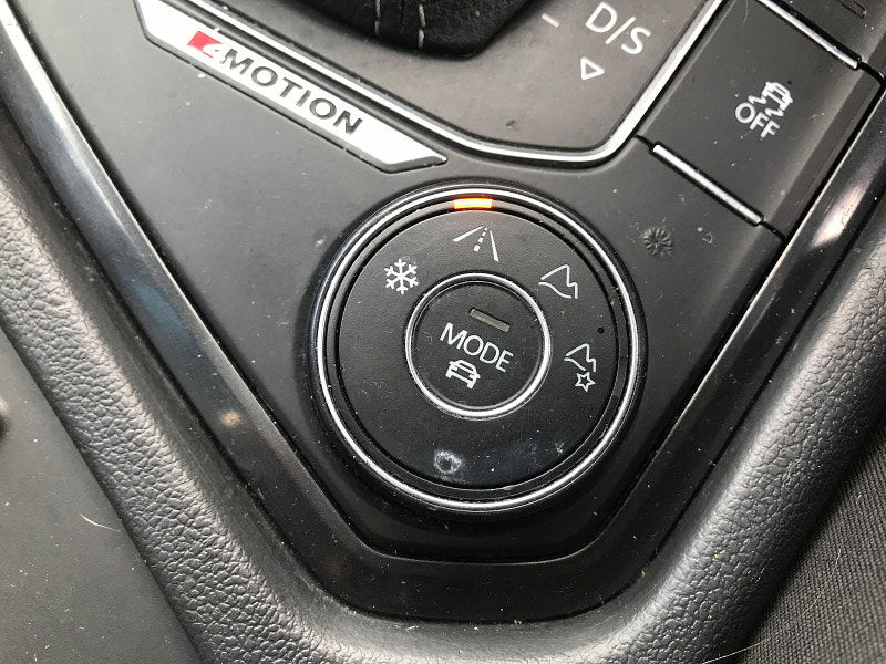 Volkswagen Tiguan 2.0L R-Line TDI BlueMotion Technology 4Motion Semi-Auto SUV 5dr Diesel Semi Automatic Euro 6 (148 bhp) 5dr Semi Automatic 2025