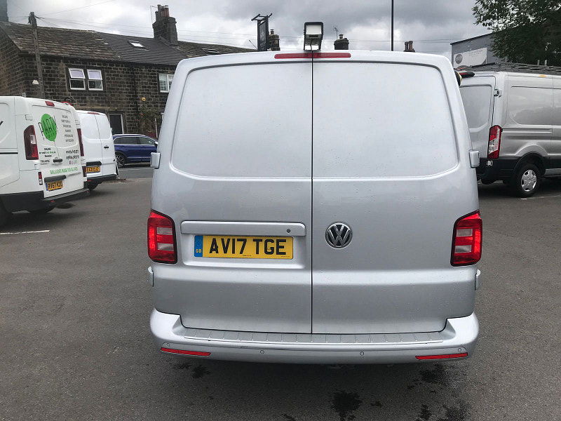 Volkswagen Transporter 2.0L T32 Highline TDI BlueMotion Technology 4Motion Semi-Auto Diesel Semi Automatic Euro 6 (201 bhp) 5dr Semi Automatic 2025