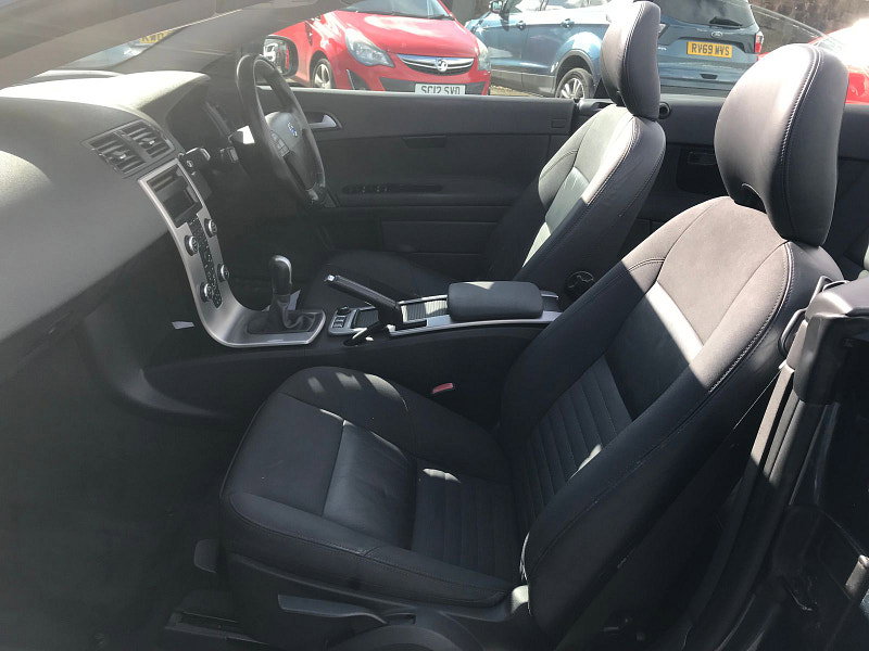 Volvo C70 2.0D Sport Convertible 2dr Diesel Manual (161 g/km, 134 bhp) 2dr Manual 2026