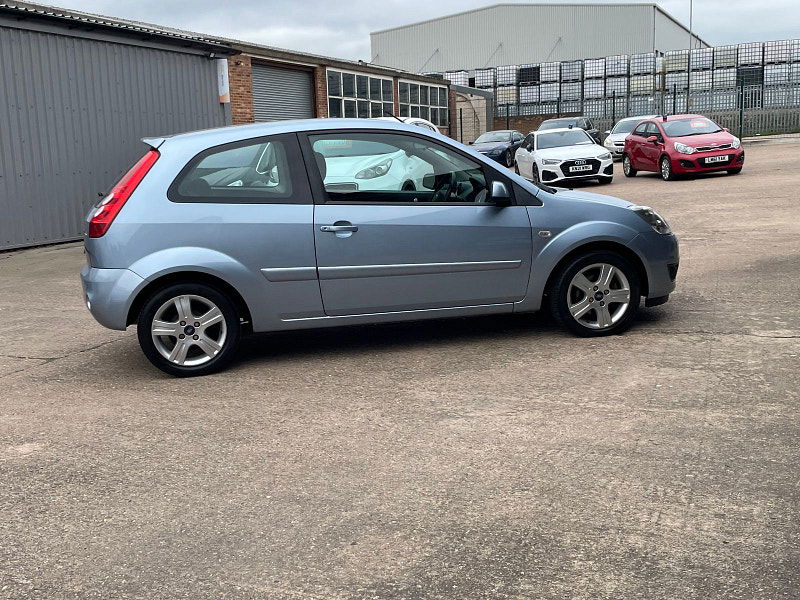Ford Fiesta 1.25 Zetec Climate Hatchback 3dr Petrol Manual (142 g/km, 74 bhp) 3dr Manual 2025