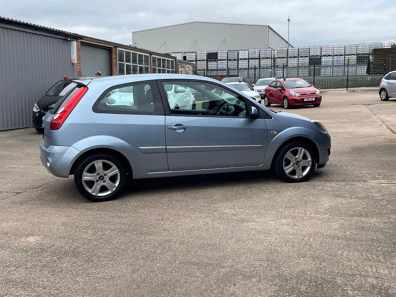 Ford Fiesta 1.25 Zetec Climate Hatchback 3dr Petrol Manual (142 g/km, 74 bhp) 3dr Manual 2025