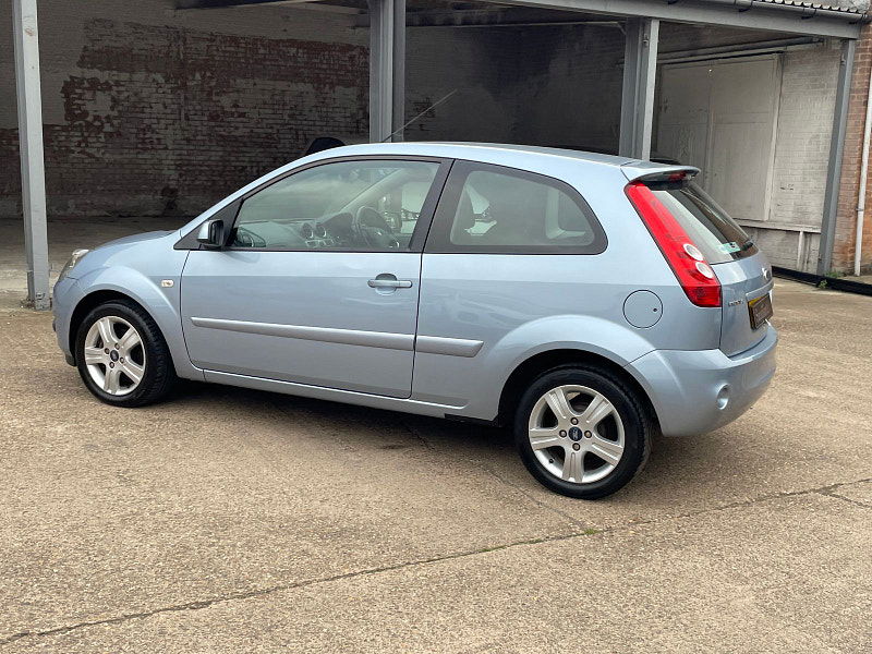 Ford Fiesta 1.25 Zetec Climate Hatchback 3dr Petrol Manual (142 g/km, 74 bhp) 3dr Manual 2025