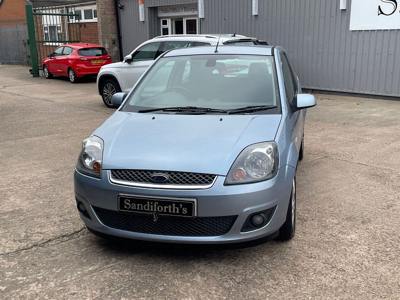 Ford Fiesta 1.25 Zetec Climate Hatchback 3dr Petrol Manual (142 g/km, 74 bhp) 3dr Manual 2025
