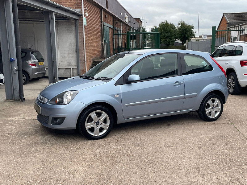 Ford Fiesta 1.25 Zetec Climate Hatchback 3dr Petrol Manual (142 g/km, 74 bhp) 3dr Manual 2025