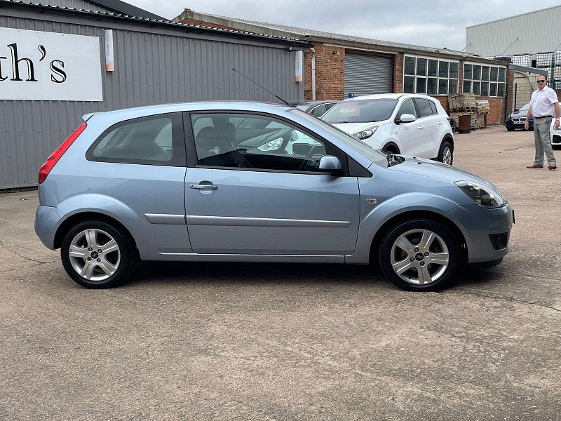 Ford Fiesta 1.25 Zetec Climate Hatchback 3dr Petrol Manual (142 g/km, 74 bhp) 3dr Manual 2025