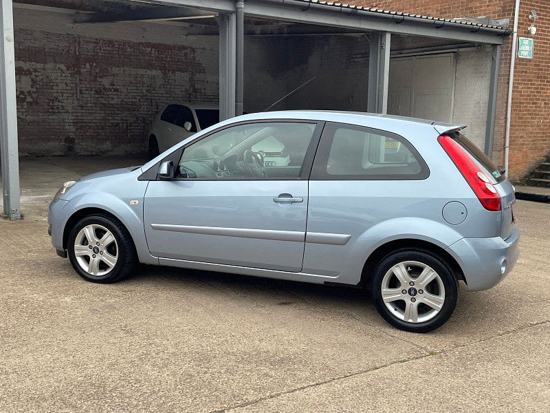 Ford Fiesta 1.25 Zetec Climate Hatchback 3dr Petrol Manual (142 g/km, 74 bhp) 3dr Manual 2025