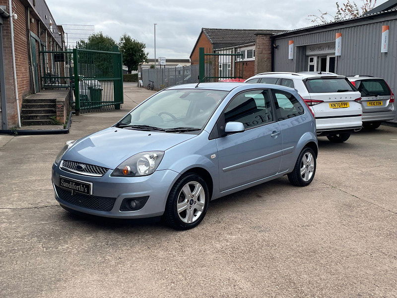Ford Fiesta 1.25 Zetec Climate Hatchback 3dr Petrol Manual (142 g/km, 74 bhp) 3dr Manual 2025