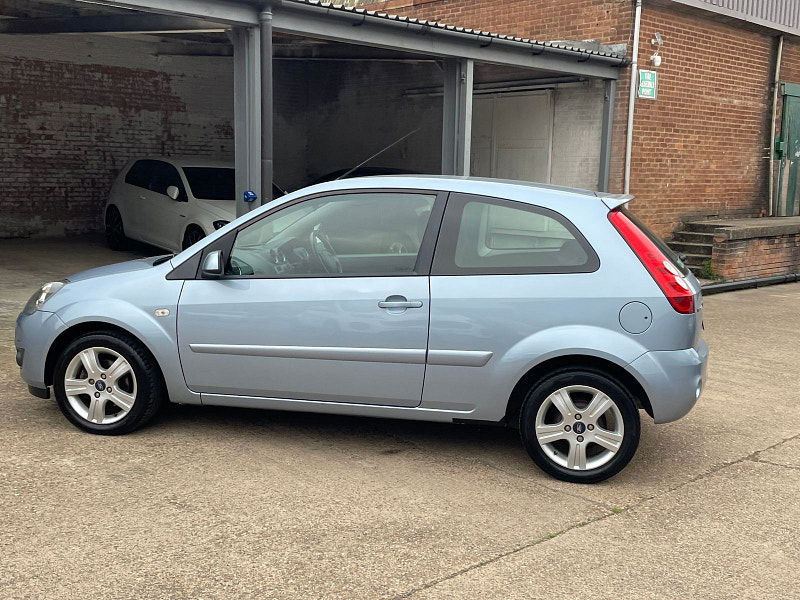 Ford Fiesta 1.25 Zetec Climate Hatchback 3dr Petrol Manual (142 g/km, 74 bhp) 3dr Manual 2025