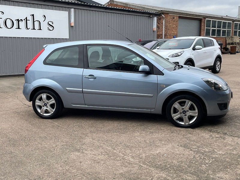 Ford Fiesta 1.25 Zetec Climate Hatchback 3dr Petrol Manual (142 g/km, 74 bhp) 3dr Manual 2025