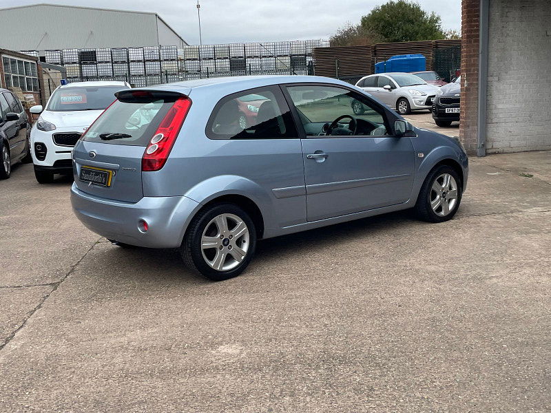 Ford Fiesta 1.25 Zetec Climate Hatchback 3dr Petrol Manual (142 g/km, 74 bhp) 3dr Manual 2025
