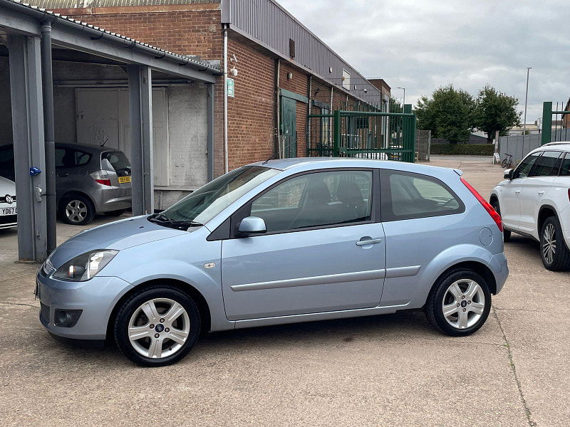 Ford Fiesta 1.25 Zetec Climate Hatchback 3dr Petrol Manual (142 g/km, 74 bhp) 3dr Manual 2025