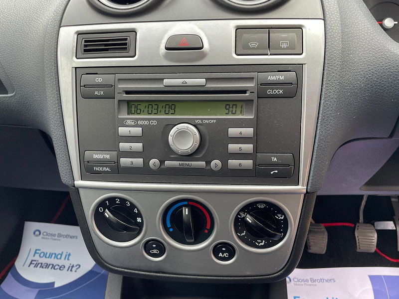 Ford Fiesta 1.25 Zetec Climate Hatchback 3dr Petrol Manual (142 g/km, 74 bhp) 3dr Manual 2025
