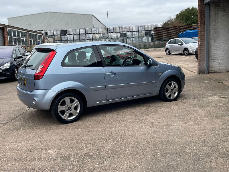Ford Fiesta 1.25 Zetec Climate Hatchback 3dr Petrol Manual (142 g/km, 74 bhp) 3dr Manual 2025