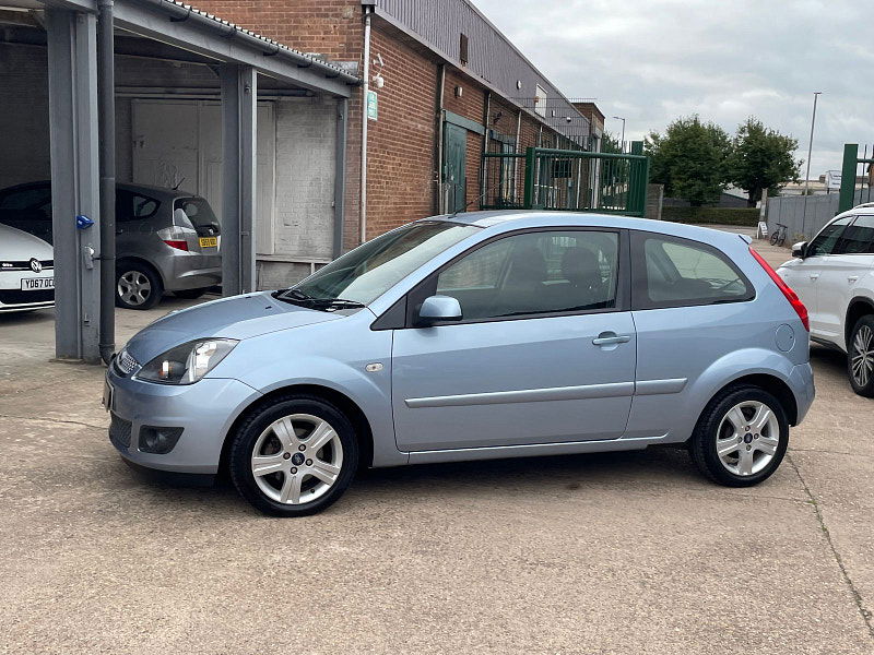 Ford Fiesta 1.25 Zetec Climate Hatchback 3dr Petrol Manual (142 g/km, 74 bhp) 3dr Manual 2025