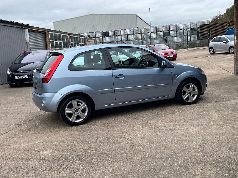 Ford Fiesta 1.25 Zetec Climate Hatchback 3dr Petrol Manual (142 g/km, 74 bhp) 3dr Manual 2025