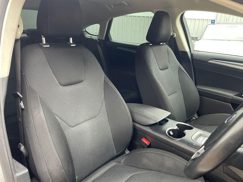 Ford Mondeo 2.0 TDCi Titanium Hatchback 5dr Diesel Manual Euro 6 (s/s) (180 ps) 5dr Manual 2025