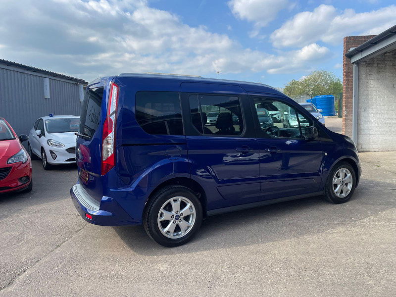 Ford Tourneo Connect 1.5 TDCi Titanium MPV 5dr Diesel Powershift Euro 6 (s/s) (120 ps) Only 2 former Keepers, 6 Services 5dr Automatic 2025