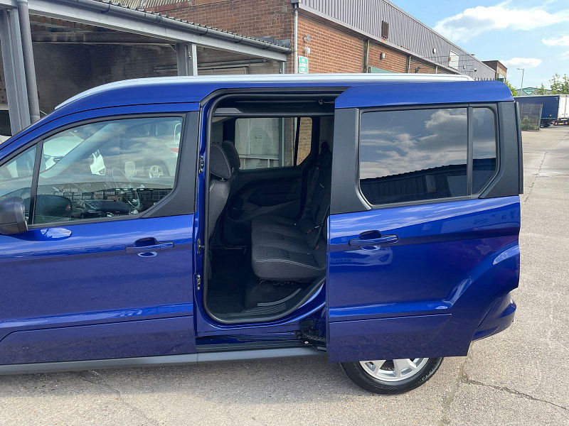 Ford Tourneo Connect 1.5 TDCi Titanium MPV 5dr Diesel Powershift Euro 6 (s/s) (120 ps) Only 2 former Keepers, 6 Services 5dr Automatic 2025