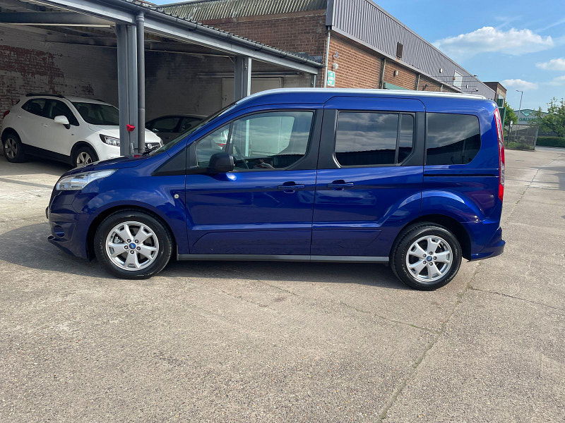 Ford Tourneo Connect 1.5 TDCi Titanium MPV 5dr Diesel Powershift Euro 6 (s/s) (120 ps) Only 2 former Keepers, 6 Services 5dr Automatic 2025