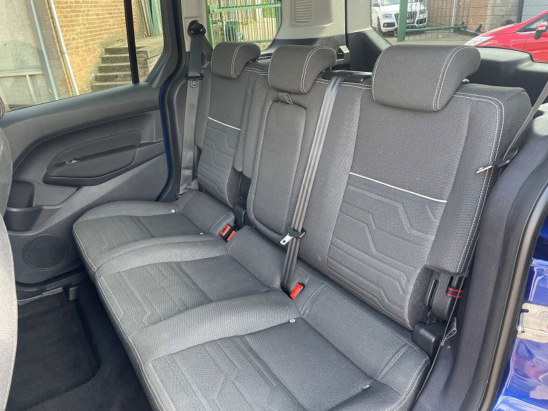 Ford Tourneo Connect 1.5 TDCi Titanium MPV 5dr Diesel Powershift Euro 6 (s/s) (120 ps) Only 2 former Keepers, 6 Services 5dr Automatic 2025