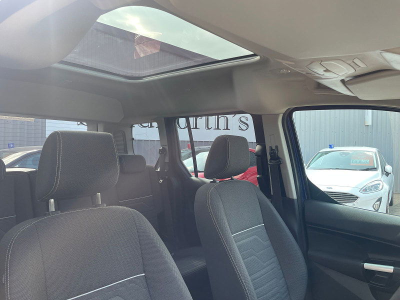 Ford Tourneo Connect 1.5 TDCi Titanium MPV 5dr Diesel Powershift Euro 6 (s/s) (120 ps) Only 2 former Keepers, 6 Services 5dr Automatic 2025