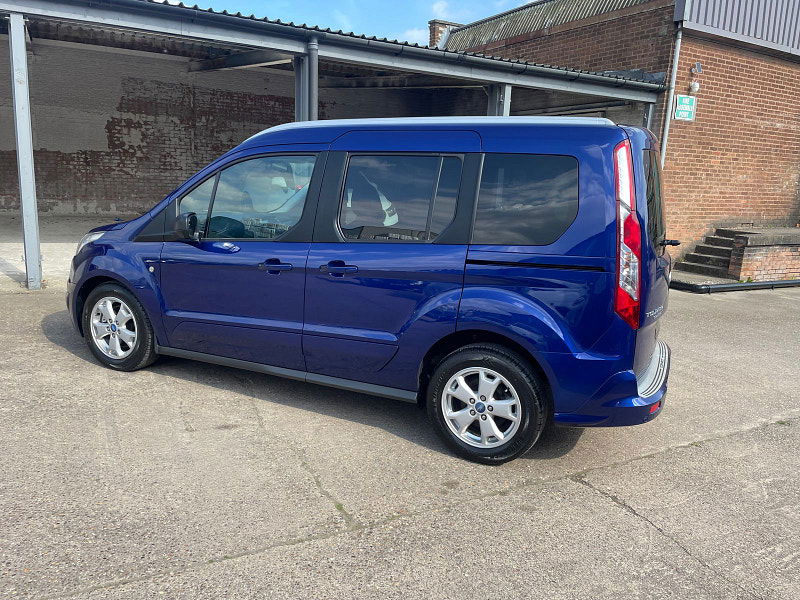 Ford Tourneo Connect 1.5 TDCi Titanium MPV 5dr Diesel Powershift Euro 6 (s/s) (120 ps) Only 2 former Keepers, 6 Services 5dr Automatic 2025