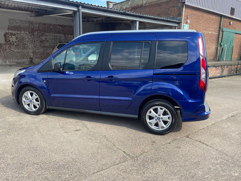 Ford Tourneo Connect 1.5 TDCi Titanium MPV 5dr Diesel Powershift Euro 6 (s/s) (120 ps) Only 2 former Keepers, 6 Services 5dr Automatic 2025
