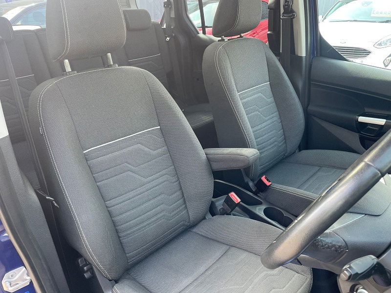Ford Tourneo Connect 1.5 TDCi Titanium MPV 5dr Diesel Powershift Euro 6 (s/s) (120 ps) Only 2 former Keepers, 6 Services 5dr Automatic 2025