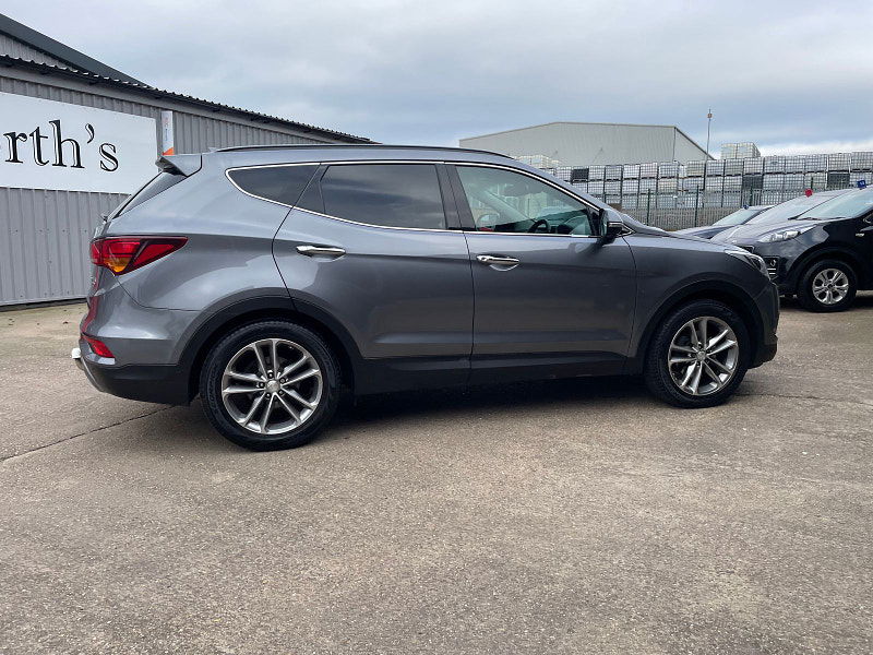 Hyundai Santa Fe 2.2 CRDi Blue Drive Premium SE SUV 5dr Diesel Auto 4WD Euro 6 (s/s) (7 Seat) (200 ps) 1 owner From New, 8 Services 5dr Automatic 2024