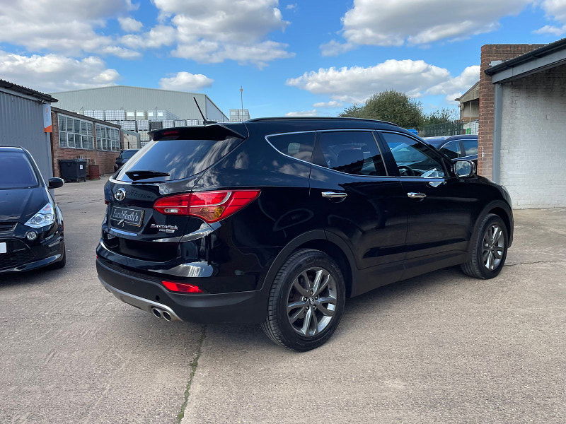 Hyundai Santa Fe 2.2 CRDi Premium SUV 5dr Diesel Auto 4WD Euro 5 (5 seat) (194 bhp) 1 Owner, 10 Services 5dr Automatic 2025