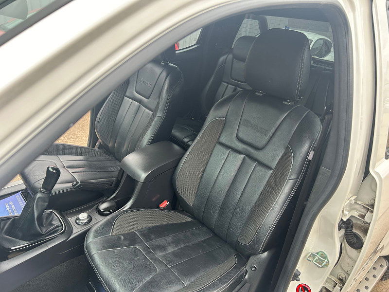 Isuzu D-Max 2.5 TD Blade Pickup 4dr Diesel Manual 4x4 (192 g/km, 161 bhp) 4dr Manual 2025