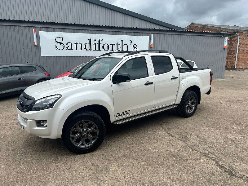 Isuzu D-Max 2.5 TD Blade Pickup 4dr Diesel Manual 4x4 (192 g/km, 161 bhp) 4dr Manual 2025