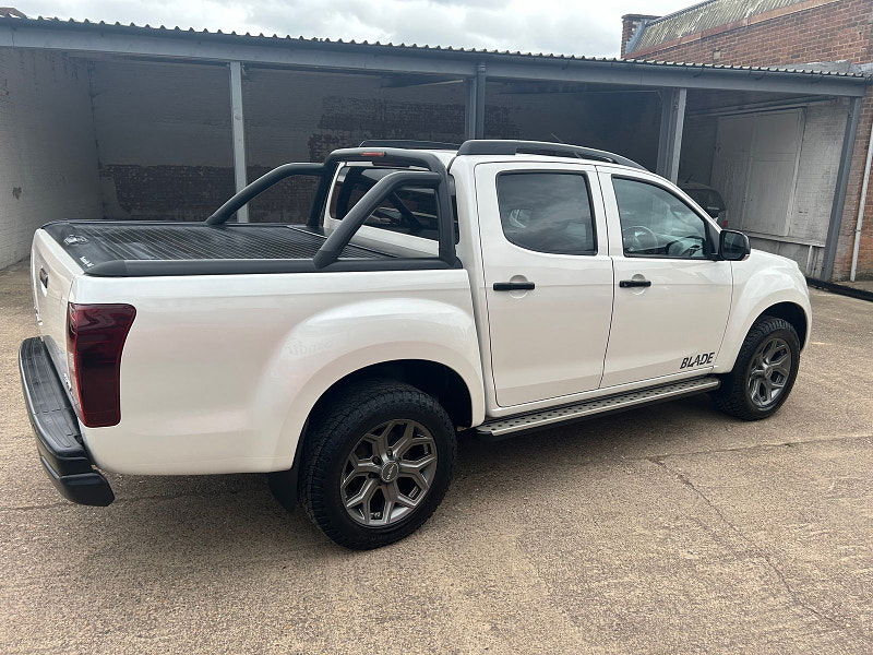 Isuzu D-Max 2.5 TD Blade Pickup 4dr Diesel Manual 4x4 (192 g/km, 161 bhp) 4dr Manual 2025