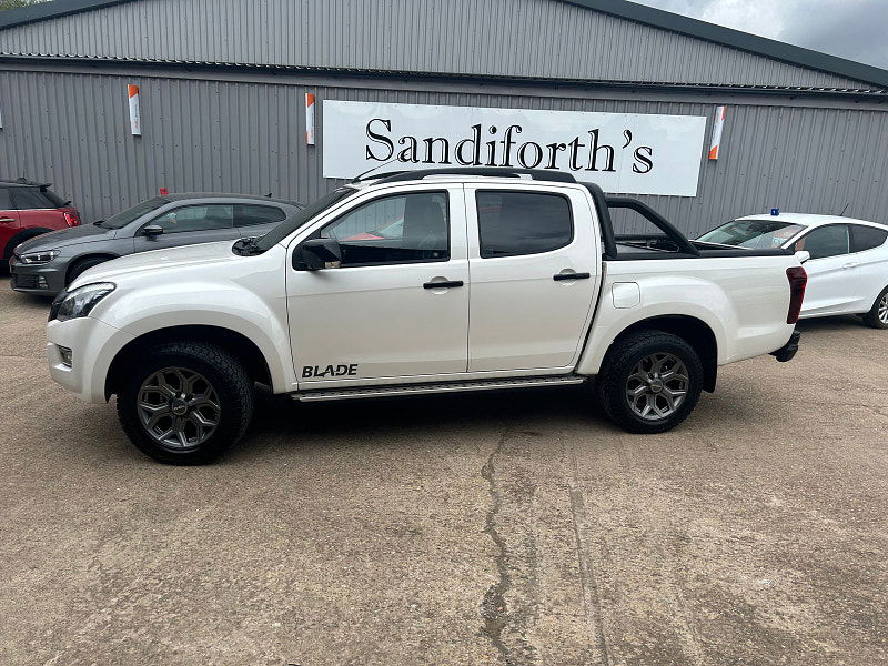 Isuzu D-Max 2.5 TD Blade Pickup 4dr Diesel Manual 4x4 (192 g/km, 161 bhp) 4dr Manual 2025