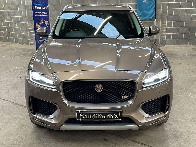 Jaguar F-PACE 3.0 D300 V6 S SUV 5dr Diesel Auto AWD Euro 6 (s/s) (300 ps) 7 Main Dealer Services 5dr Automatic 2025