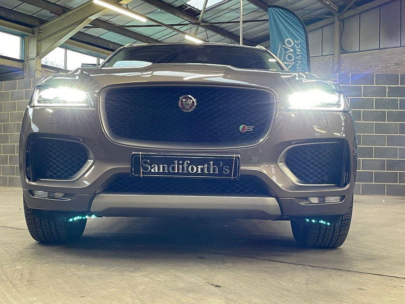 Jaguar F-PACE 3.0 D300 V6 S SUV 5dr Diesel Auto AWD Euro 6 (s/s) (300 ps) 7 Main Dealer Services 5dr Automatic 2025