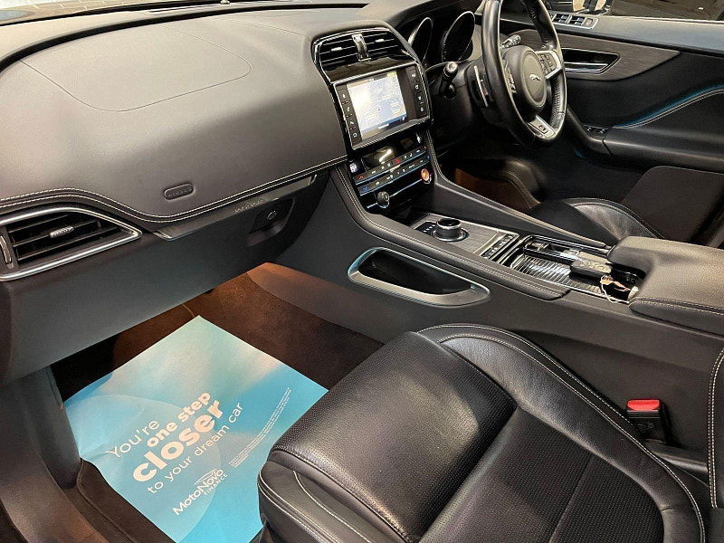 Jaguar F-PACE 3.0 D300 V6 S SUV 5dr Diesel Auto AWD Euro 6 (s/s) (300 ps) 7 Main Dealer Services 5dr Automatic 2025