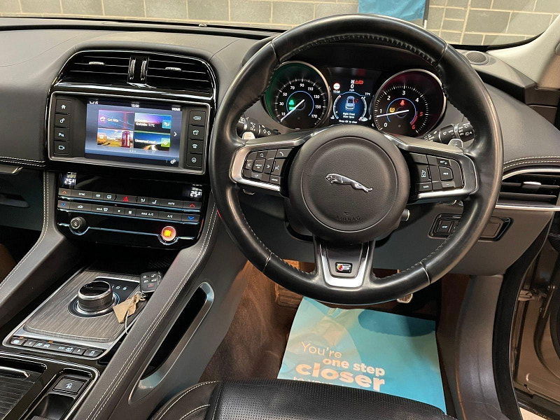 Jaguar F-PACE 3.0 D300 V6 S SUV 5dr Diesel Auto AWD Euro 6 (s/s) (300 ps) 7 Main Dealer Services 5dr Automatic 2025