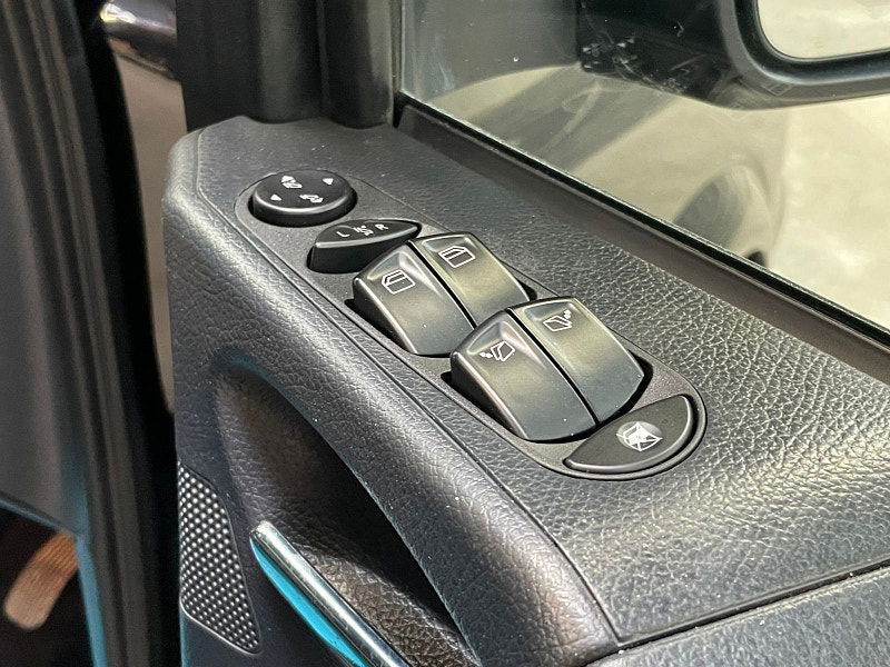 Mercedes-Benz Viano 2.1 AMBIENTE CDI LONG BLUEEFFICENCY 5d 163 BHP 8 SEATS, POWER SLIDING DOORS POWER SLIDING DOORS, 8 SEATS 5dr Automatic 2025
