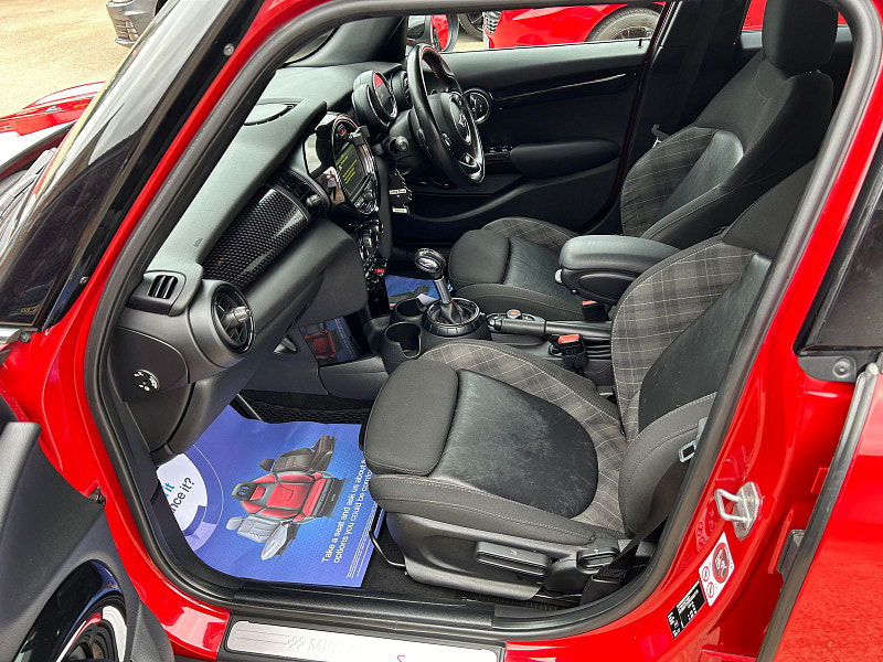 MINI Hatch 2.0 Cooper SD Hatchback 5dr Diesel Auto 6Spd Euro 6 (s/s) (170 ps) Only 2 former Keepers,  5dr Automatic 2025