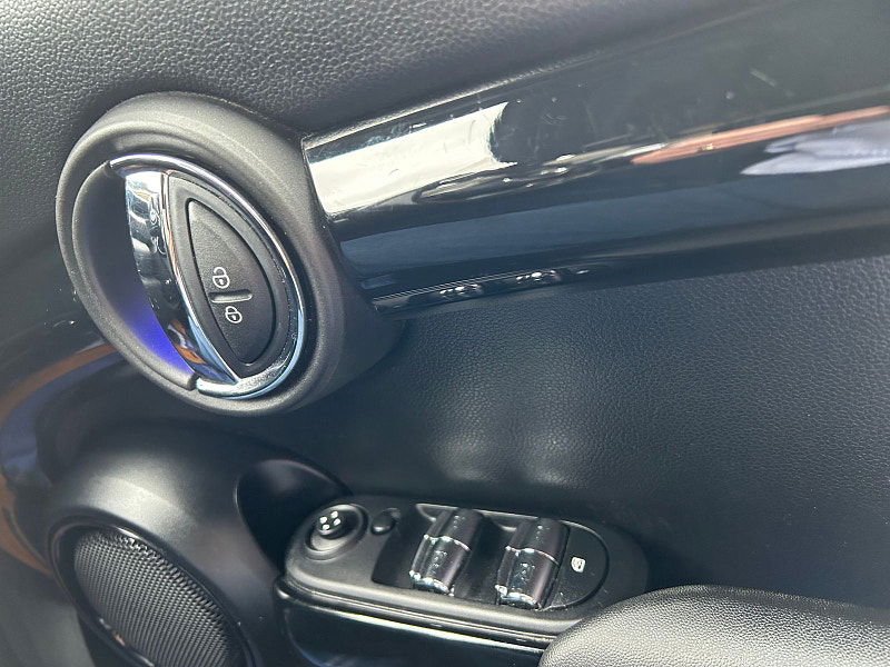 MINI Hatch 2.0 Cooper SD Hatchback 5dr Diesel Auto 6Spd Euro 6 (s/s) (170 ps) Only 2 former Keepers,  5dr Automatic 2025
