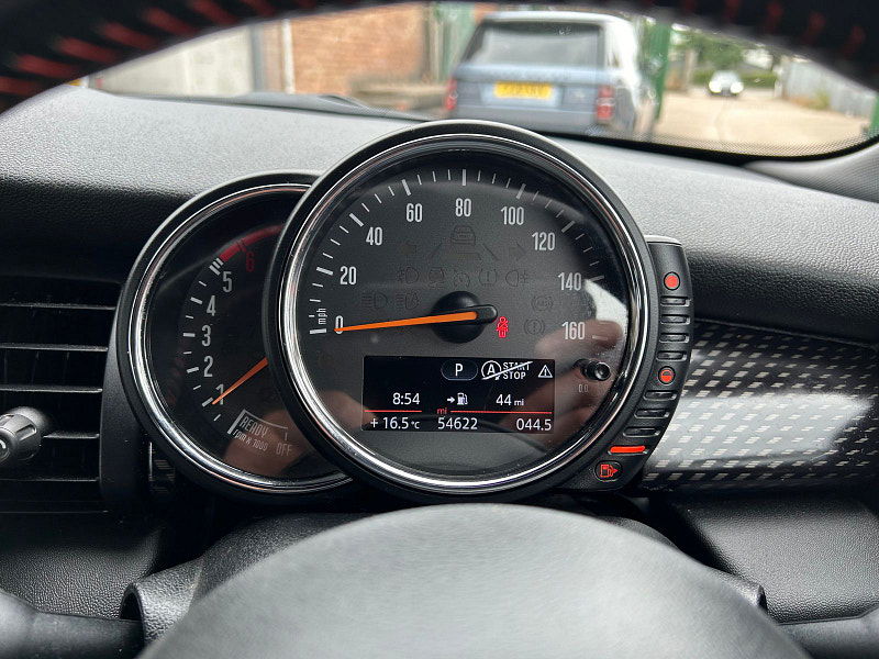 MINI Hatch 2.0 Cooper SD Hatchback 5dr Diesel Auto 6Spd Euro 6 (s/s) (170 ps) Only 2 former Keepers,  5dr Automatic 2025