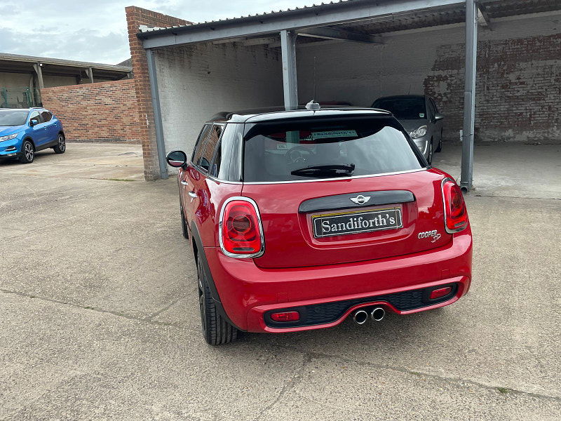 MINI Hatch 2.0 Cooper SD Hatchback 5dr Diesel Auto 6Spd Euro 6 (s/s) (170 ps) Only 2 former Keepers,  5dr Automatic 2025