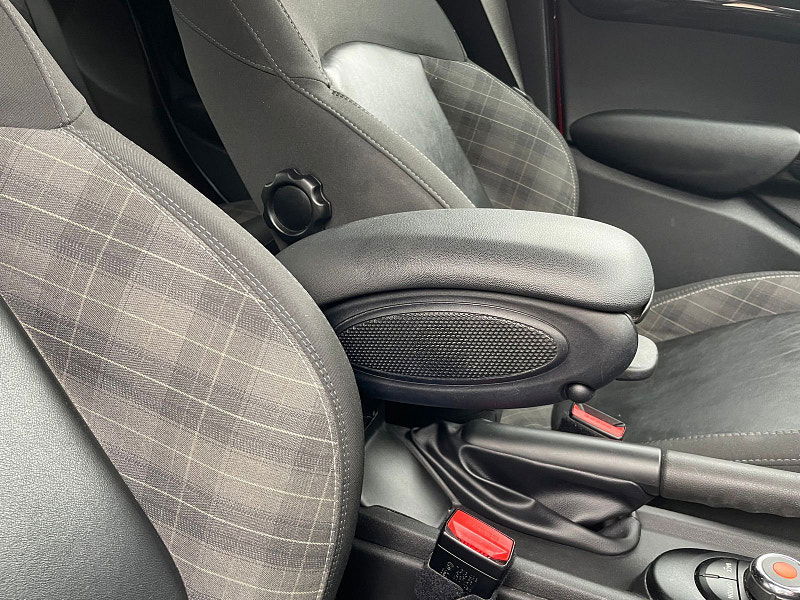 MINI Hatch 2.0 Cooper SD Hatchback 5dr Diesel Auto 6Spd Euro 6 (s/s) (170 ps) Only 2 former Keepers,  5dr Automatic 2025