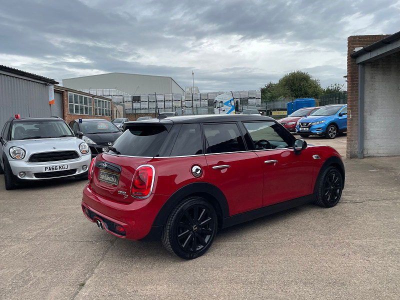 MINI Hatch 2.0 Cooper SD Hatchback 5dr Diesel Auto 6Spd Euro 6 (s/s) (170 ps) Only 2 former Keepers,  5dr Automatic 2025